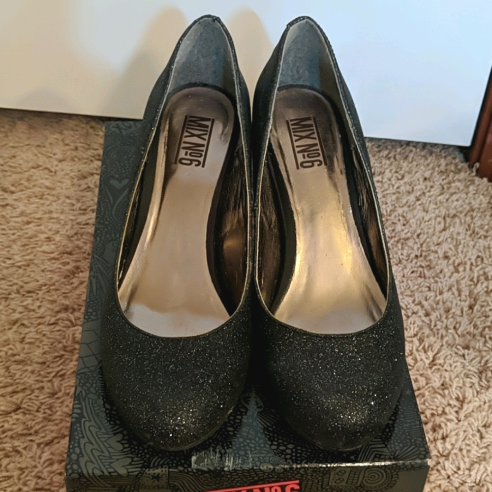 Black sparkling heels/pumps size 8.5